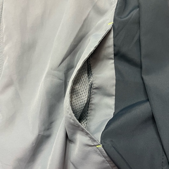 Starters lightweight men’s jacket. Size sm (34-36). Grey/Yellow. Zip up w/ hood. - Picture 4 of 7